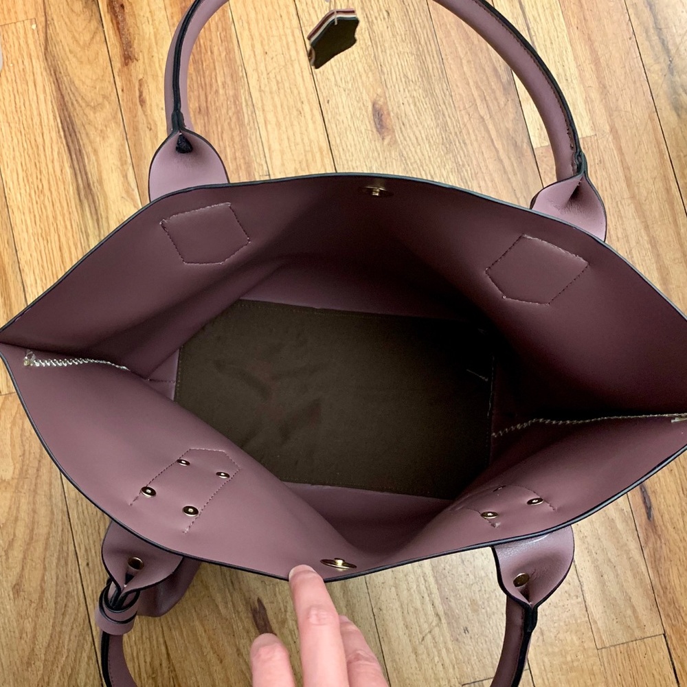 Beautiful vegan leather light plum handbag - Picture 5 of 7